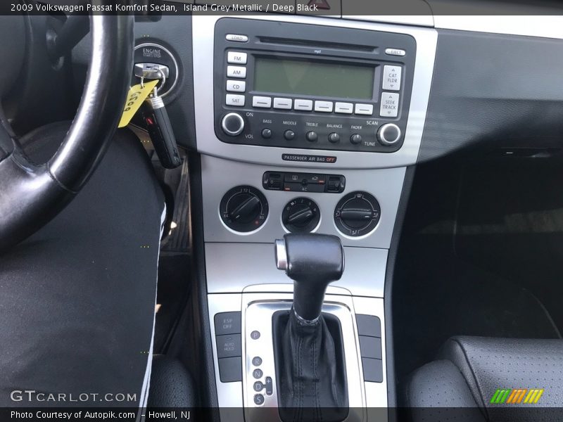 Island Grey Metallic / Deep Black 2009 Volkswagen Passat Komfort Sedan