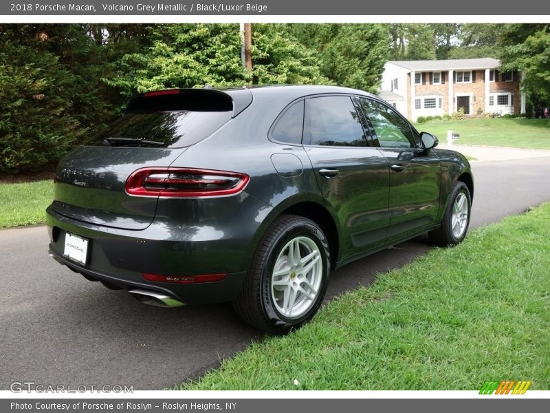 Volcano Grey Metallic / Black/Luxor Beige 2018 Porsche Macan