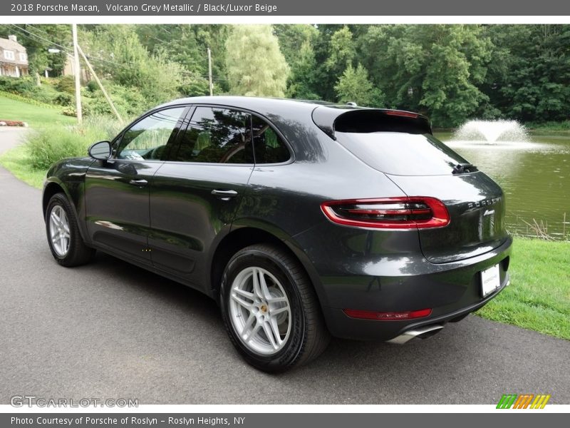 Volcano Grey Metallic / Black/Luxor Beige 2018 Porsche Macan