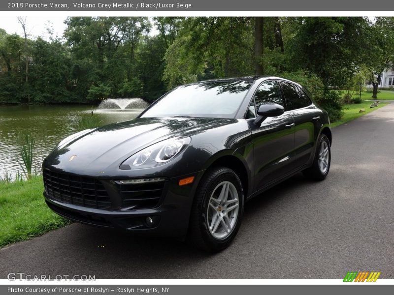 Volcano Grey Metallic / Black/Luxor Beige 2018 Porsche Macan