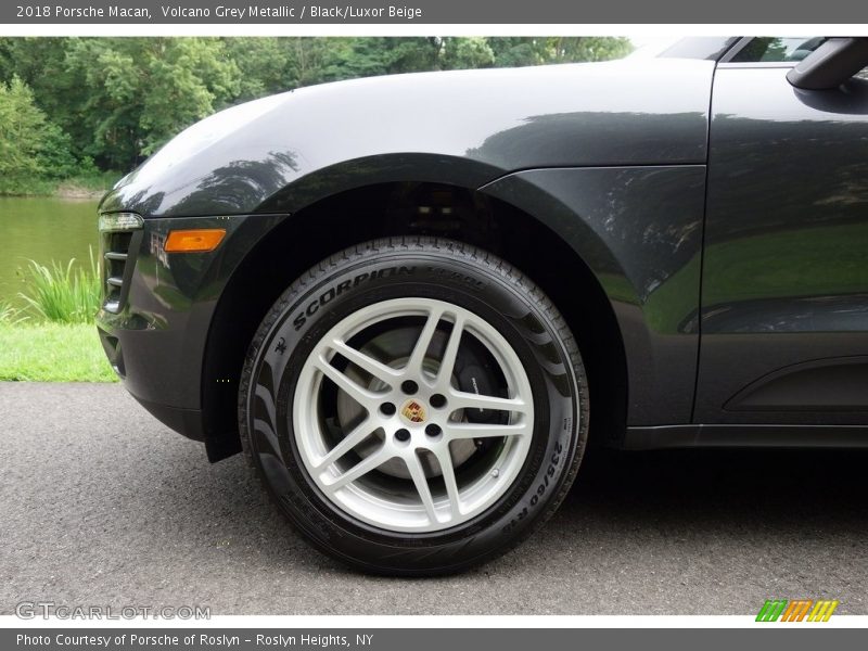 Volcano Grey Metallic / Black/Luxor Beige 2018 Porsche Macan