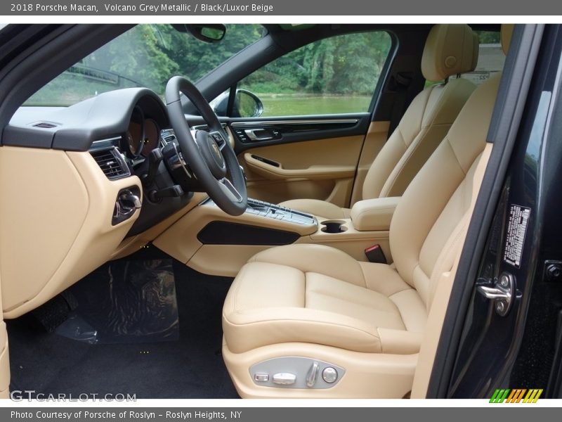 Volcano Grey Metallic / Black/Luxor Beige 2018 Porsche Macan