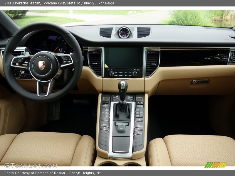 Volcano Grey Metallic / Black/Luxor Beige 2018 Porsche Macan