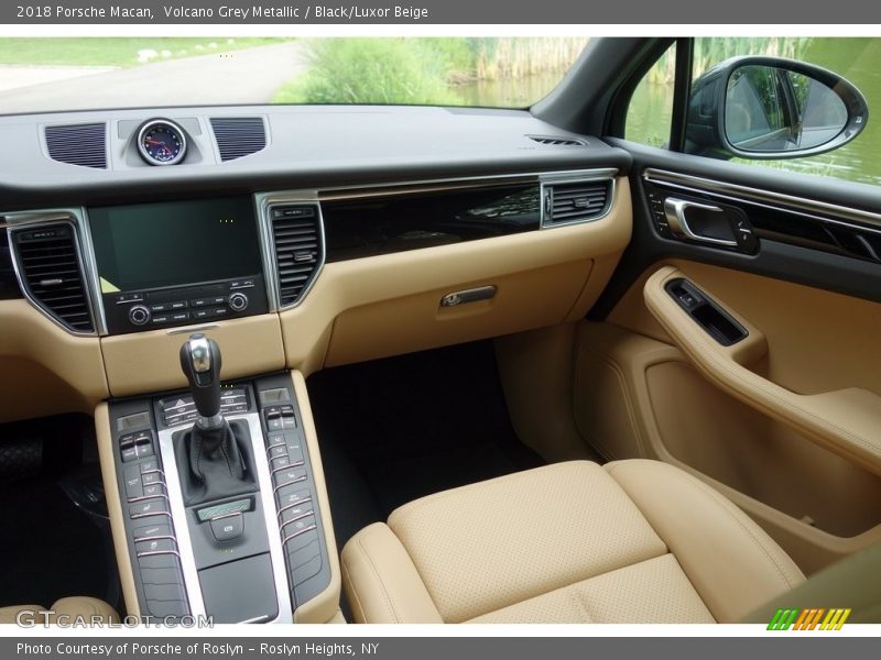 Volcano Grey Metallic / Black/Luxor Beige 2018 Porsche Macan