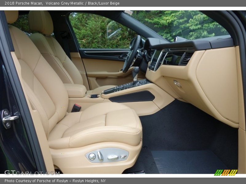 Volcano Grey Metallic / Black/Luxor Beige 2018 Porsche Macan