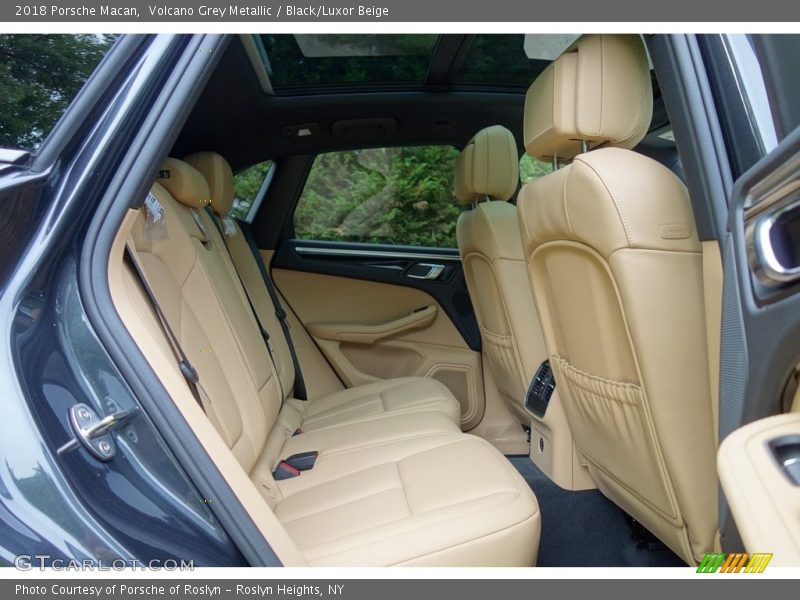 Volcano Grey Metallic / Black/Luxor Beige 2018 Porsche Macan