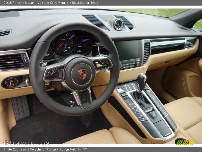 Volcano Grey Metallic / Black/Luxor Beige 2018 Porsche Macan
