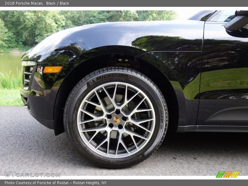 Black / Black 2018 Porsche Macan