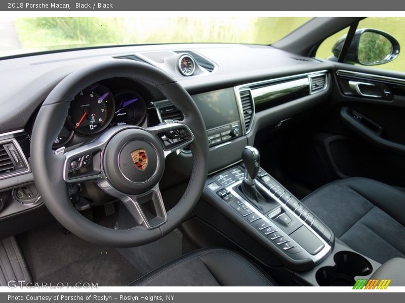 Black / Black 2018 Porsche Macan