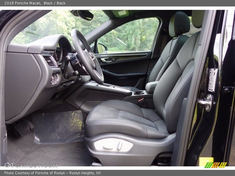 Black / Black 2018 Porsche Macan