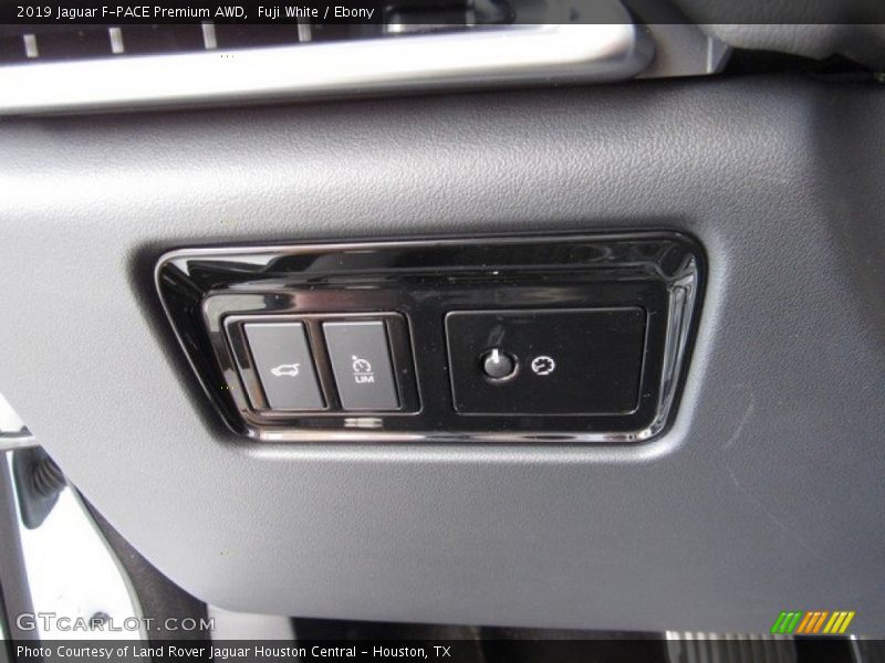 Fuji White / Ebony 2019 Jaguar F-PACE Premium AWD