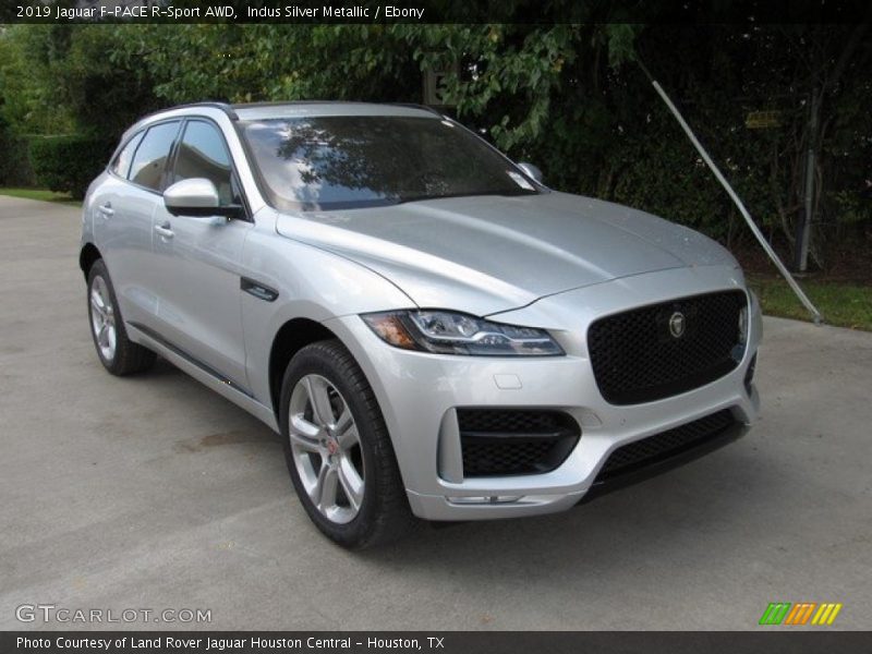 Front 3/4 View of 2019 F-PACE R-Sport AWD