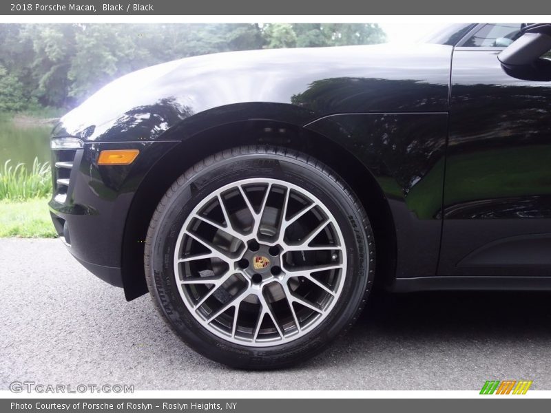 Black / Black 2018 Porsche Macan