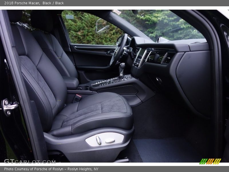 Black / Black 2018 Porsche Macan