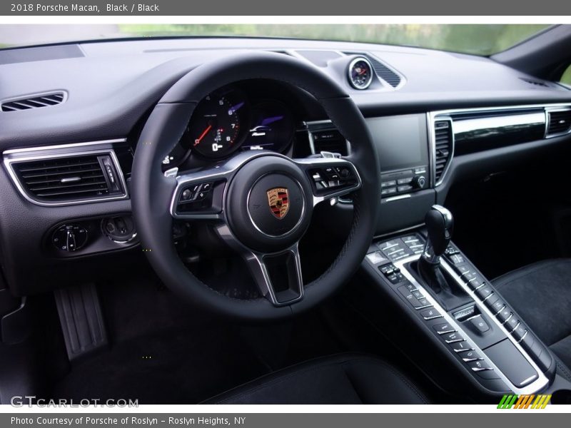 Black / Black 2018 Porsche Macan