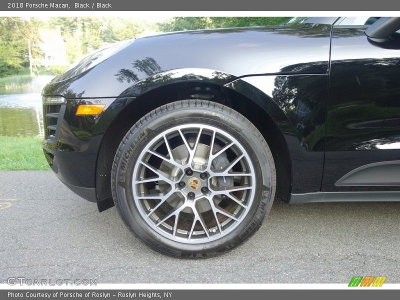 Black / Black 2018 Porsche Macan