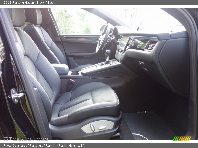 Black / Black 2018 Porsche Macan