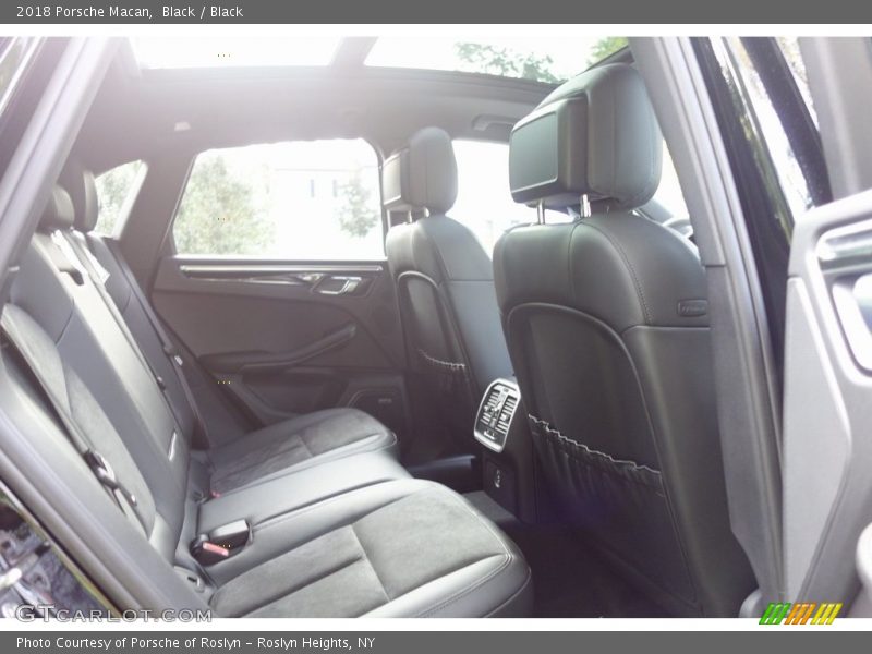 Black / Black 2018 Porsche Macan