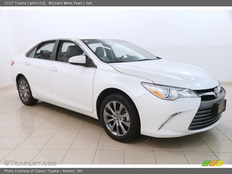 Blizzard White Pearl / Ash 2017 Toyota Camry XLE