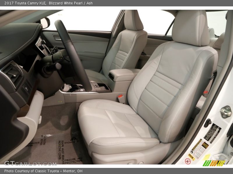 Blizzard White Pearl / Ash 2017 Toyota Camry XLE