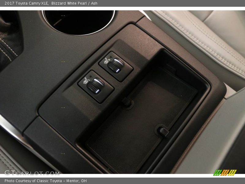 Blizzard White Pearl / Ash 2017 Toyota Camry XLE