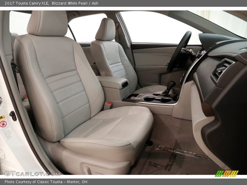 Blizzard White Pearl / Ash 2017 Toyota Camry XLE