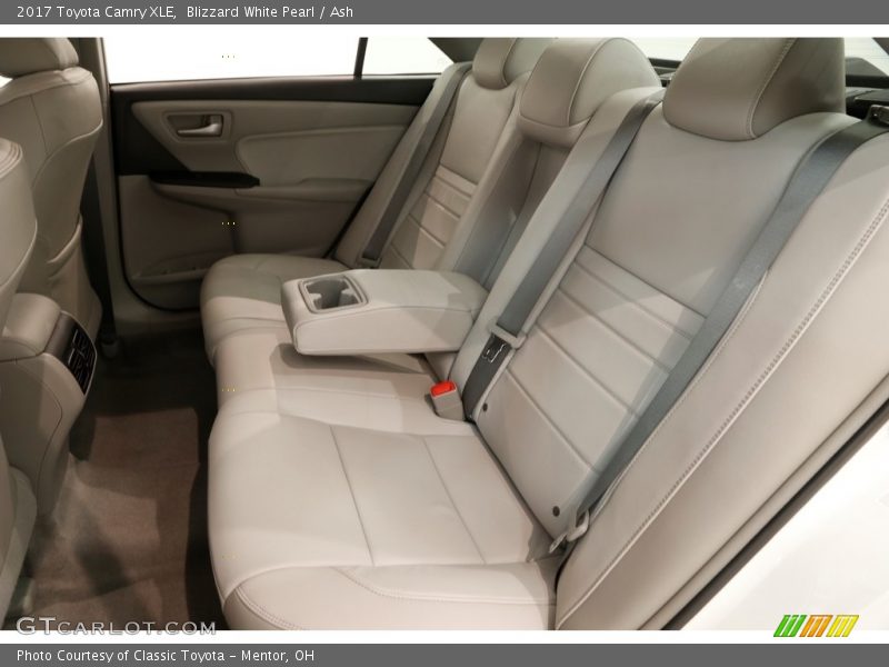 Blizzard White Pearl / Ash 2017 Toyota Camry XLE