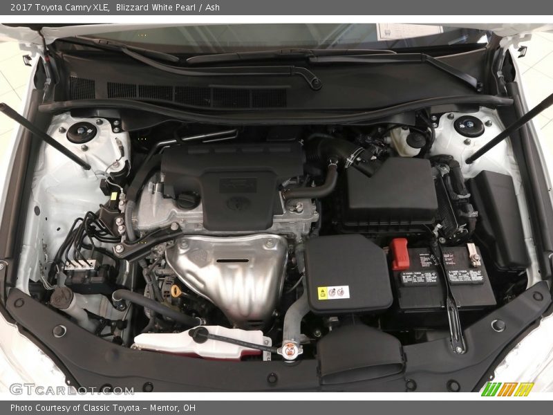 Blizzard White Pearl / Ash 2017 Toyota Camry XLE