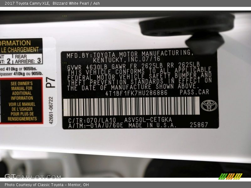Blizzard White Pearl / Ash 2017 Toyota Camry XLE