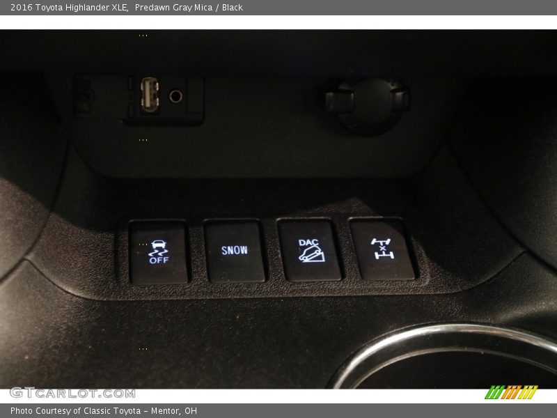 Predawn Gray Mica / Black 2016 Toyota Highlander XLE