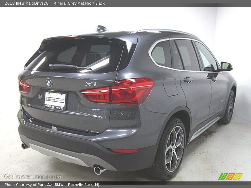 Mineral Grey Metallic / Black 2018 BMW X1 xDrive28i