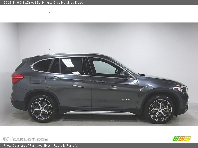 Mineral Grey Metallic / Black 2018 BMW X1 xDrive28i