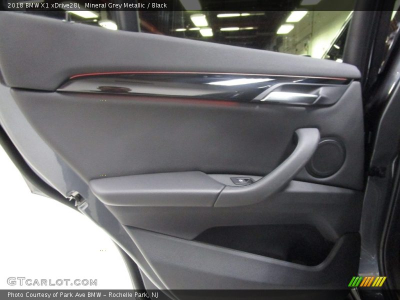 Mineral Grey Metallic / Black 2018 BMW X1 xDrive28i