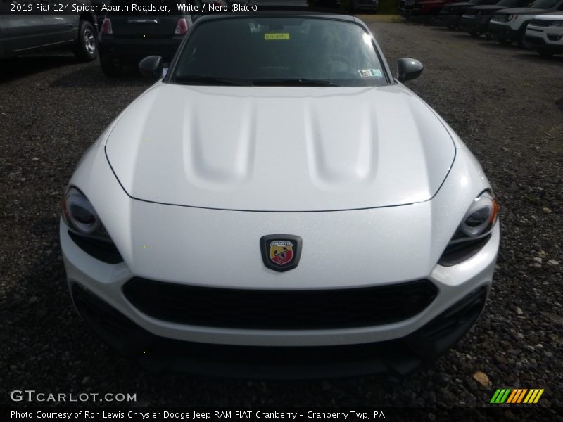 White / Nero (Black) 2019 Fiat 124 Spider Abarth Roadster