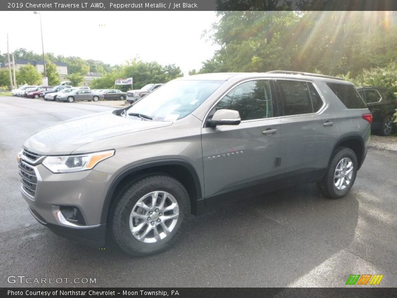 Pepperdust Metallic / Jet Black 2019 Chevrolet Traverse LT AWD