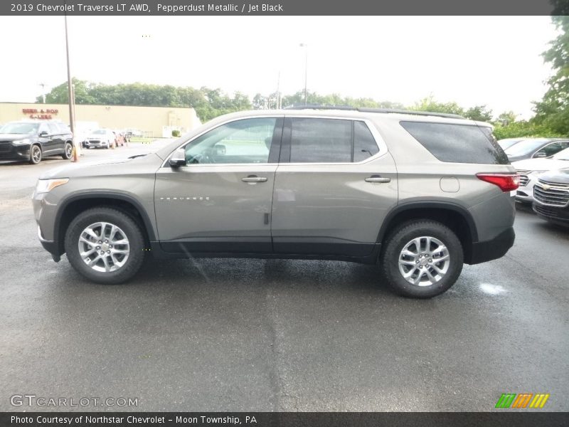 Pepperdust Metallic / Jet Black 2019 Chevrolet Traverse LT AWD