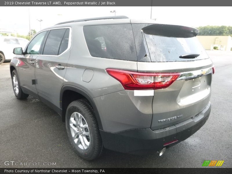 Pepperdust Metallic / Jet Black 2019 Chevrolet Traverse LT AWD