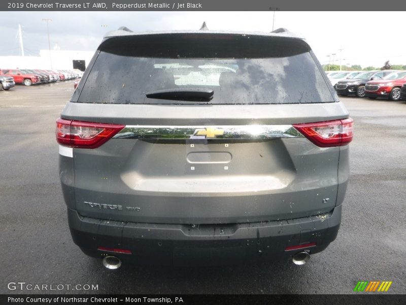 Pepperdust Metallic / Jet Black 2019 Chevrolet Traverse LT AWD