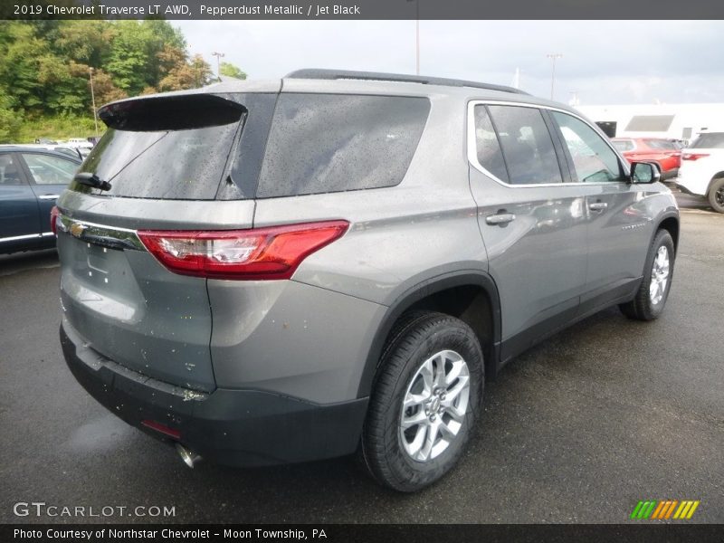 Pepperdust Metallic / Jet Black 2019 Chevrolet Traverse LT AWD