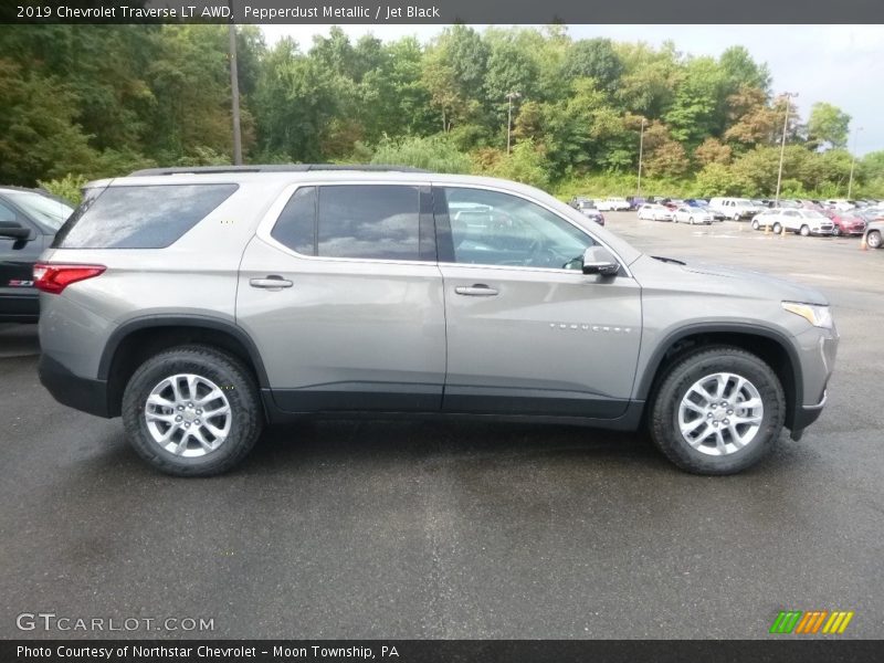 Pepperdust Metallic / Jet Black 2019 Chevrolet Traverse LT AWD