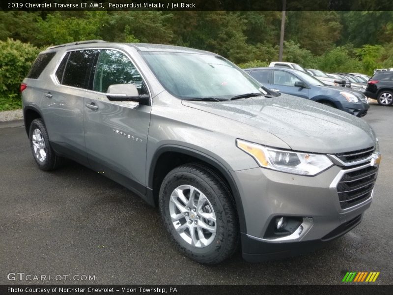 Pepperdust Metallic / Jet Black 2019 Chevrolet Traverse LT AWD