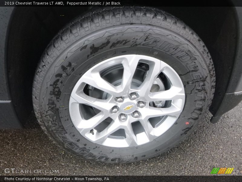 Pepperdust Metallic / Jet Black 2019 Chevrolet Traverse LT AWD