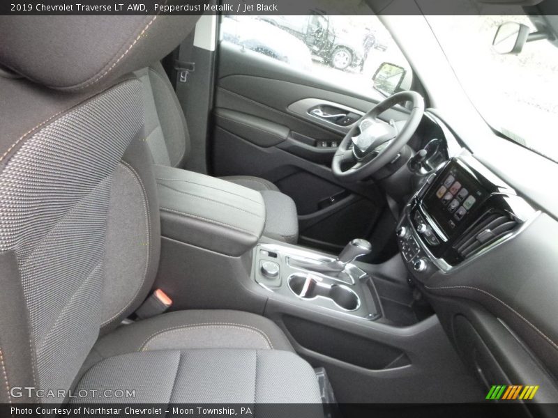 Pepperdust Metallic / Jet Black 2019 Chevrolet Traverse LT AWD
