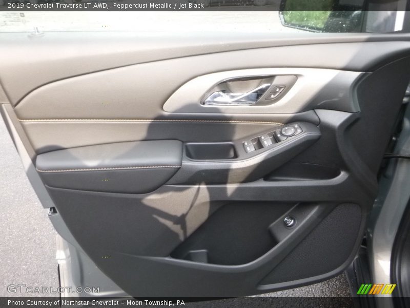 Pepperdust Metallic / Jet Black 2019 Chevrolet Traverse LT AWD