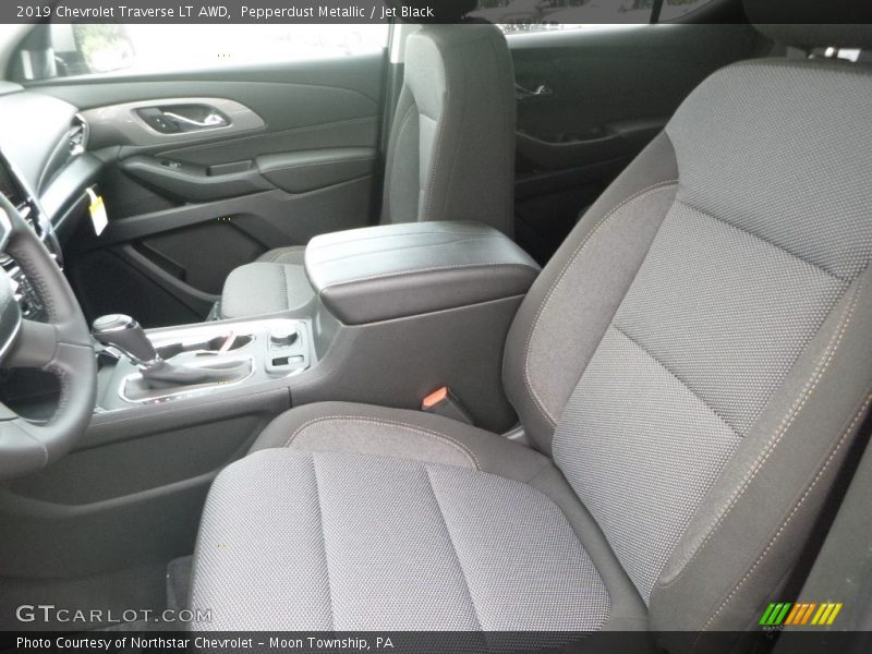 Pepperdust Metallic / Jet Black 2019 Chevrolet Traverse LT AWD