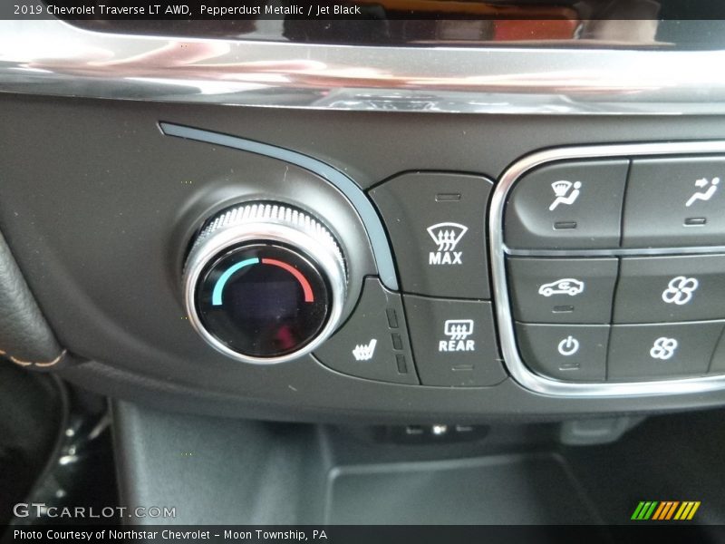 Pepperdust Metallic / Jet Black 2019 Chevrolet Traverse LT AWD