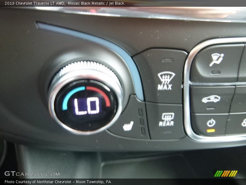 Mosaic Black Metallic / Jet Black 2019 Chevrolet Traverse LT AWD