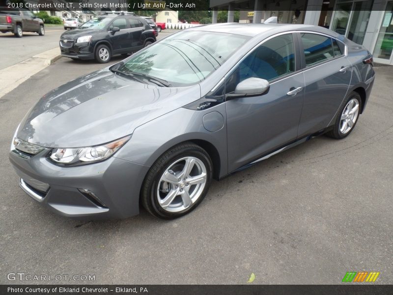 Front 3/4 View of 2018 Volt LT