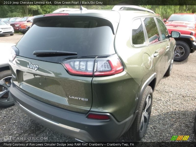 Olive Green Pearl / Black/Ski Grey 2019 Jeep Cherokee Limited 4x4