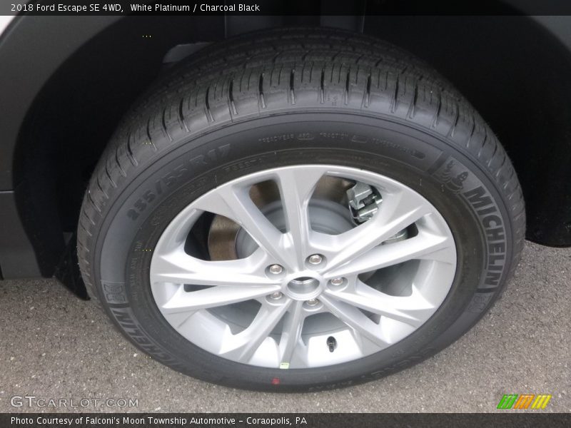 White Platinum / Charcoal Black 2018 Ford Escape SE 4WD